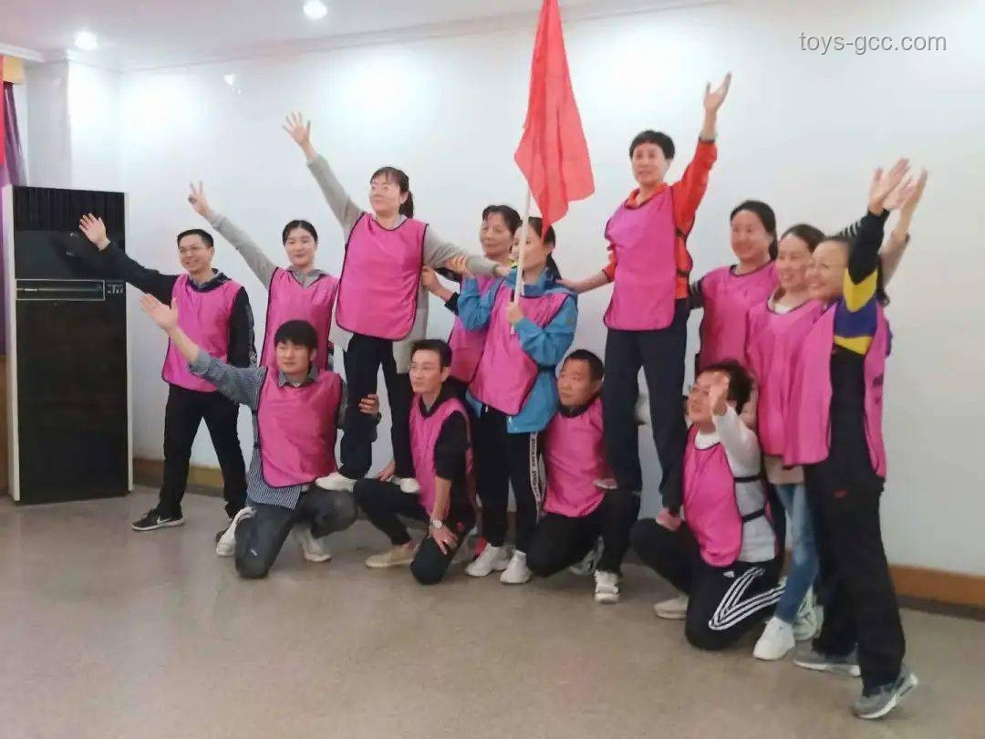 如何高效组织团队活动以“致敬！”为主题，增强团队凝聚力